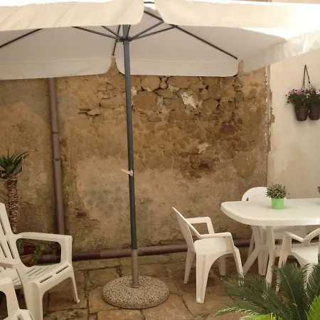 La Casetta Di Cuccio إينّا