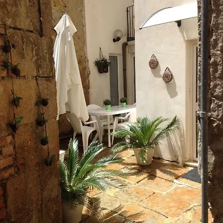 La Casetta Di Cuccio بيت للعطل إينّا